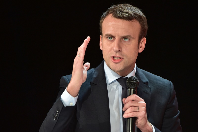 Macron s'adressant à la jeunesse algérienne