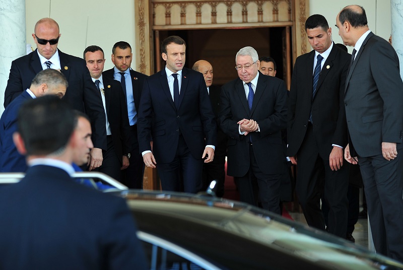 La presse française a abondamment et diversement commenté la visite de Macron en Algérie