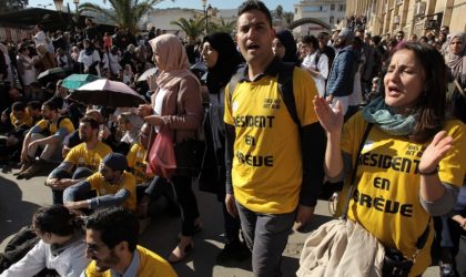 Imposant sit-in des médecins résidents au CHU Mustapha