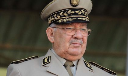 Gaïd Salah inaugure des structures militaires à Ouargla