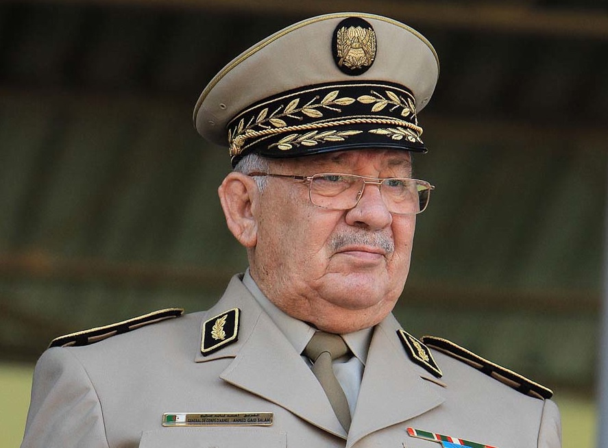 Gaïd Salah inaugure des structures militaires à Ouargla