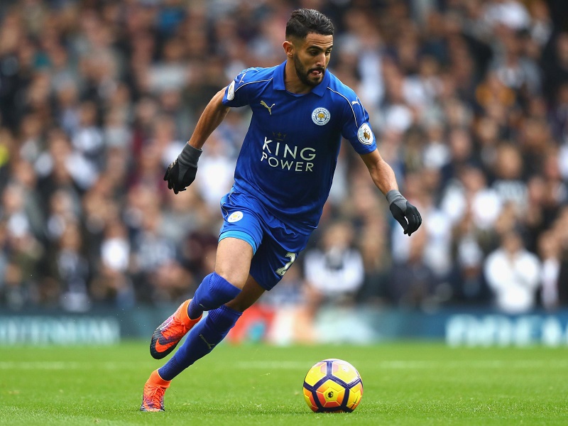 Selon France-Football, Mahrez pourrait quitter Leicester cet hiver en cas d'offre sérieuse