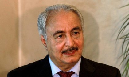 Khalifa Haftar intente un procès contre l’hebdomadaire français Jeune Afrique