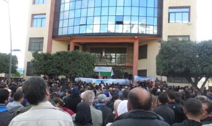 Grève dans l’enseignement : grand rassemblement devant la DE à Béjaïa