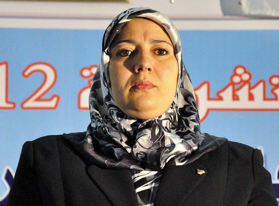 Naïma Salhi sifflée par des militants lors du 1er congrès national de TAJ