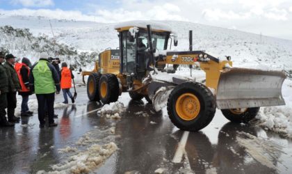 Intervention de détachements de l’ANP pour l’ouverture de routes bloquées par la neige