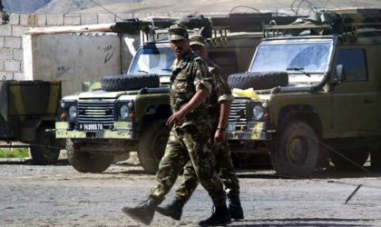 Un terroriste en possession d’un pistolet mitrailleur se rend aux autorités militaires à Tamanrasset