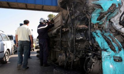 Dix blessés dans une collision entre un bus et un camion semi-remorque à Béjaïa