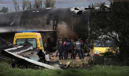 Des experts russes examinent les débris de l’avion qui s’est écrasé à Boufarik