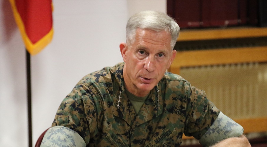 Le commandant de l’Africom le général Thomas D. Waldhauser à Alger