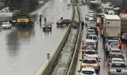 Crue de l’oued Chiffa : perturbation de la circulation automobile