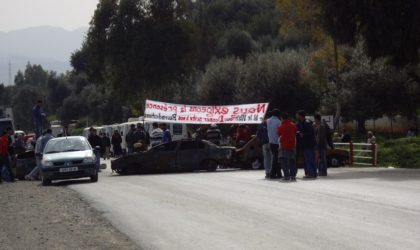 Béjaïa : les habitants du village Ilmaten menacent de fermer la RN 26