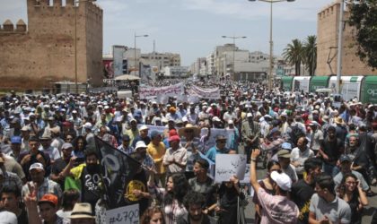 Maroc : des milliers de personnes manifestent pour la libération des détenus du Hirak