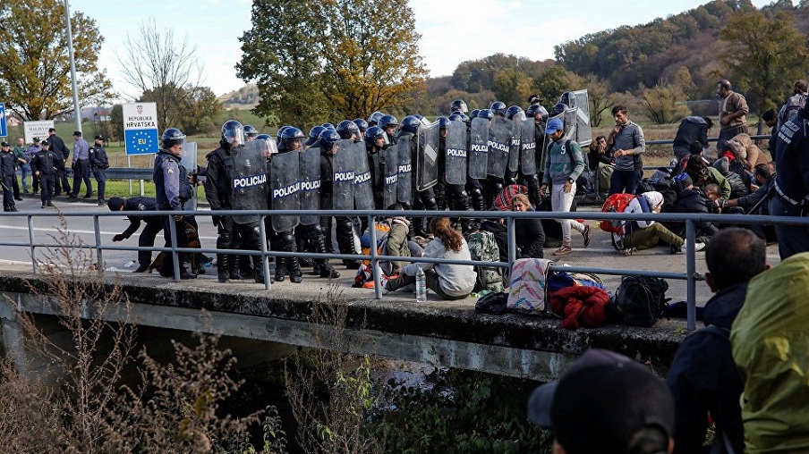 Des Algériens veulent forcer le passage vers l’Europe à travers la Bosnie 1038765892