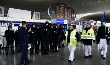 Aéroport de Roissy (France) : deux personnes créent la panique avec des armes factices