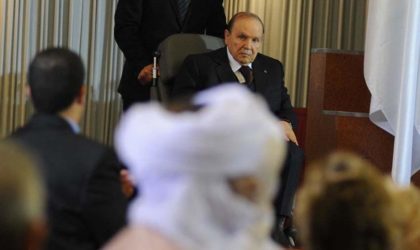 Un média africain pro-français fabule sur un «putsch contre Bouteflika»