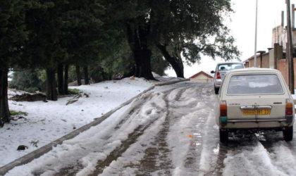 Chutes de neige : plusieurs routes nationales et de wilaya coupées à la circulation dans 14 wilayas