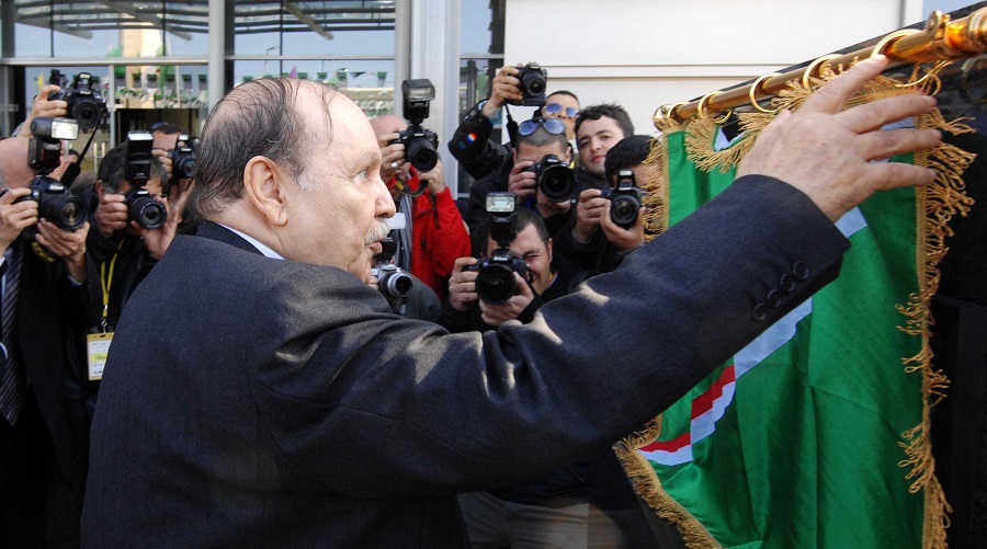 Bouteflika s’engage à mener des réformes politiques et économiques profondes
