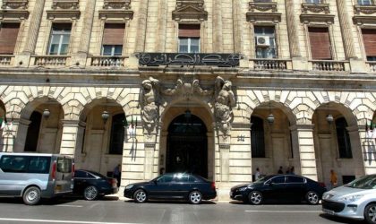 Ouaret et Hiouani nommés respectivement DG des Douanes et gouverneur de la Banque d’Algérie