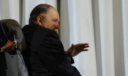 Bouteflika dépose officiellement son dossier de candidature