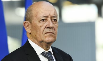 Jean-Yves Le Drian : la France «salue» la décision de Bouteflika