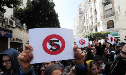 Des milliers de manifestants marchent à Alger-Centre