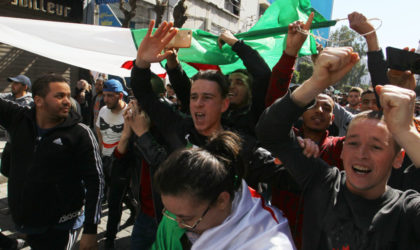 Tizi Ouzou : des citoyens manifestent devant le tribunal pour exiger la libération des détenus