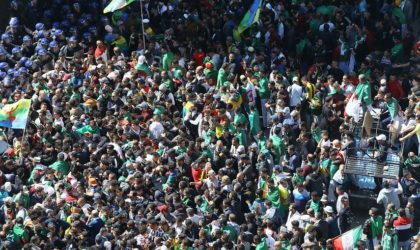 Les Algériens manifestent pour le 7e vendredi