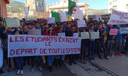 Manifestation d’étudiants à Alger appelant Bensalah à démissionner