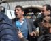 Karim Tabbou hué par les manifestants après son appel au général Gaïd-Salah