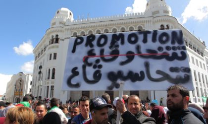Les étudiants manifestent devant la Grande-Poste à Alger