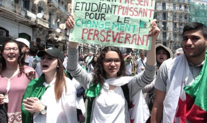 14e marche des étudiants pour exiger le départ de tous les symboles du système