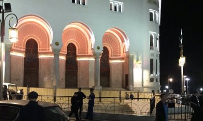 Le pouvoir barricade le centre d’Alger
