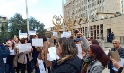 Rassemblement des journalistes de la Télévision nationale contre la censure