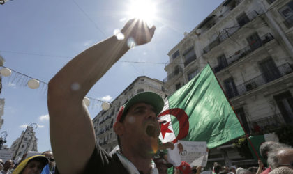 Des milliers d’étudiants manifestent à Alger et appellent Bensalah à démissionner