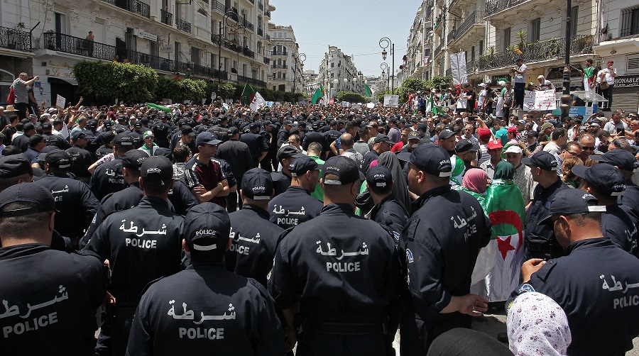 police drapeau amazigh