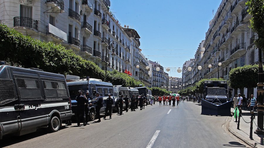 Alger barricadée