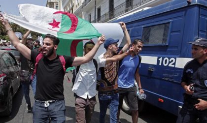 Les citoyens se joignent aux étudiants pour manifester contre le régime en place