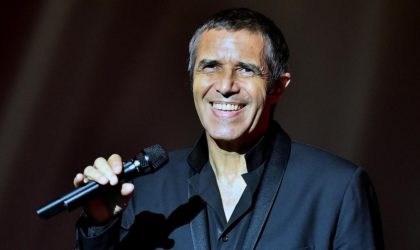 Le chanteur français Julien Clerc fête ses cinquante ans de carrière à Alger