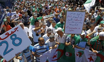 29e vendredi : le peuple réclame l’indépendance et la chute de Gaïd-Salah