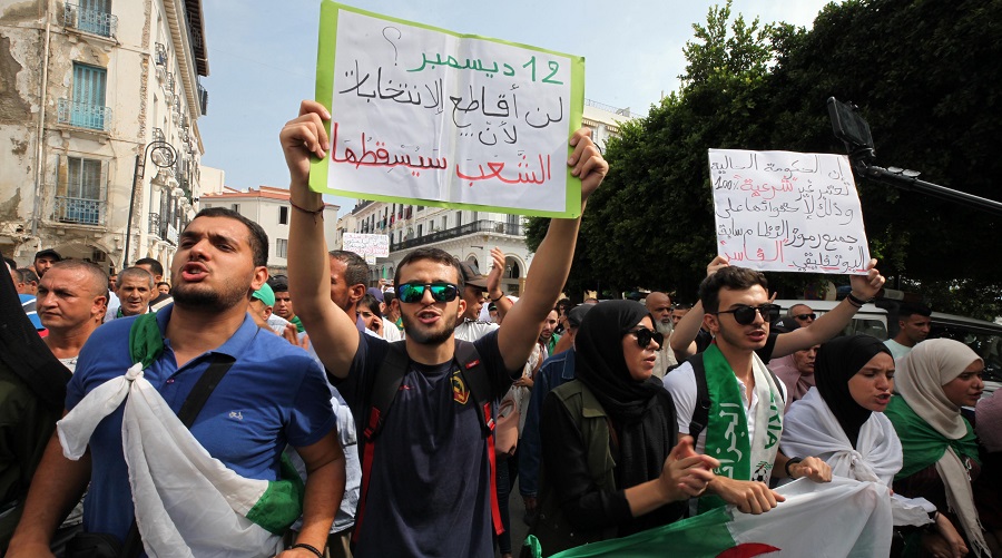 Manifestations gigantesques des étudiants contre la présidentielle et le maintien du système