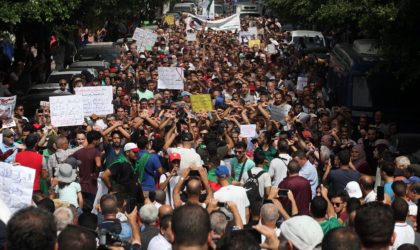 Alger : les manifestants toujours déterminés malgré le coronavirus