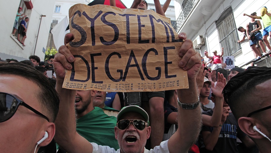 Le peuple néglige les cancres et renvoie les intrigants à leurs manigances