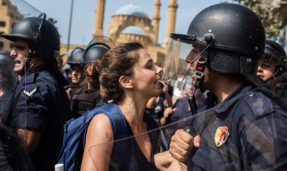 Les manifestants libanais brandissent le drapeau algérien en guise d’exemple