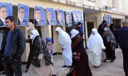 Khenchela : vieux et malades mentaux pour remplir la salle au profit de Tebboune