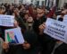 Des centaines de manifestants observent un rassemblement devant le tribunal de Sidi M’hamed