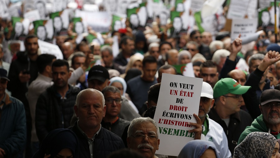 Peuple algérien et démocratie