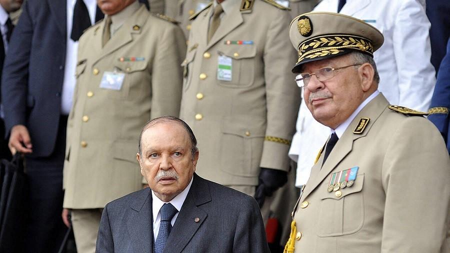 Le clan a fait un rêve : le mythe de la démocratie à l’algérienne