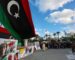 Les Libyens brandissent le drapeau algérien lors de manifestations à Tripoli