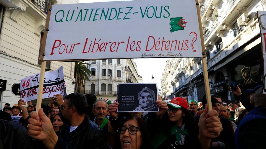Vingt manifestants poursuivis pour atteinte à l’ordre public et port du drapeau amazigh